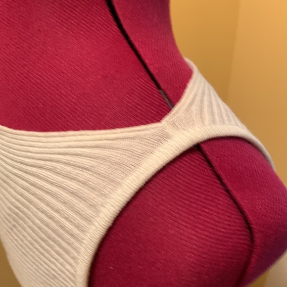 NWOT Luca Luca Sleeveless Sweater - Picture 7 of 15